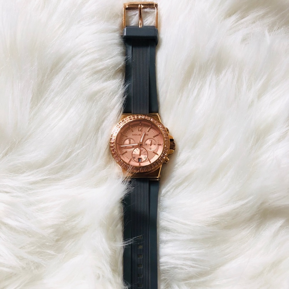 Micheal Kors watch - Picture 2 of 5